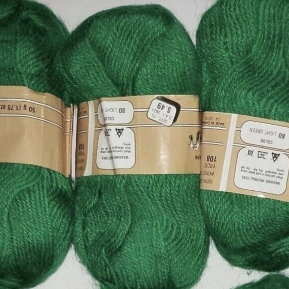 Poly Soft 3 Light Green 4 ply 1.75 oz Worsted Weight Yarns - Picture 1 of 5